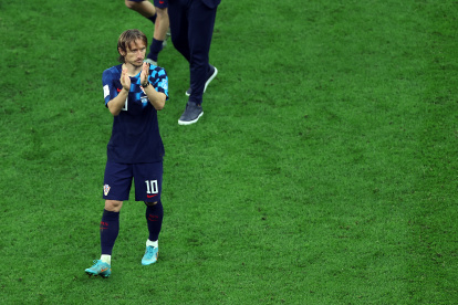 Lusail (Qatar), 13/12/2022.- Luka Modric of Croatia reacts after the FIFA World Cup 2022 semi final between Argentina and Croatia at Lusail Stadium in Lusail, Qatar, 13 December 2022. (Mundial de Fútbol, Croacia, Estados Unidos, Catar) EFE/EPA/Tolga Bozoglu