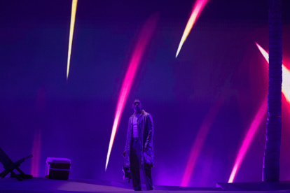 El cantante puertorriqueño Bad Bunny canta durante una presentación de su gira del "World’s Hottest Tour, Stadiums 2022" en el Estadio Azteca, en la Ciudad de México (México).