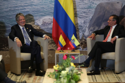 En agosto de 2022, Guillermo Lasso (i) y Gustavo Petro (d) tuvieron su primera reunión.