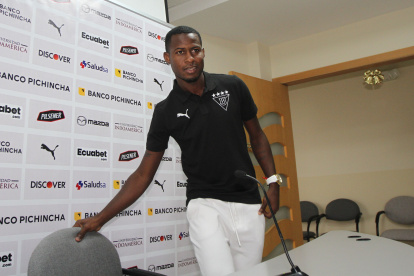 Leonel Quiñónez firmó un contrato por dos años con Liga de Quito. Llega de Barcelona.