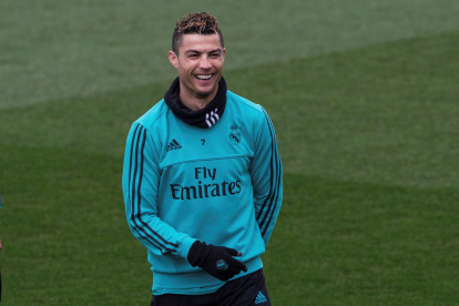 GRAF8265. MADRID, 09/03/2018.- El delantero portugués del Real Madrid, Cristiano Ronaldo, durante el entrenamiento celebrado hoy en la Ciudad Deportiva de Valdebebas,previo al partido contra el Eibar, correspondiente a la jornada 28 de LaLiga. ESPAÑA FÚTBOL LA LIGA SANTANDER.