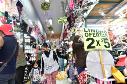 Vestimenta. Los locales de ropa son los más visitados por los ciudadanos.