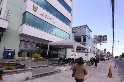 VISTA DE LA FACHADA DEL EDIFICIO DEL INSTITUTO DEL SEGURO SOCIAL POLICIAL (ISSPOL) |
EDIFICIO DE ISSPOL. René Fraga. Quito 18 de noviembre del 2021 Agencia ( ag - expreso ag extra)