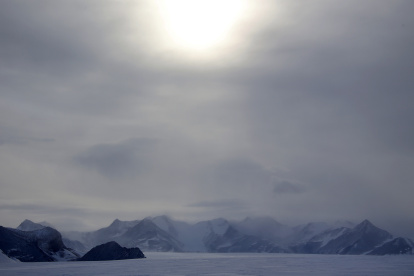 Fotografía de archivo del campamento Glaciar Unión (Antártida).