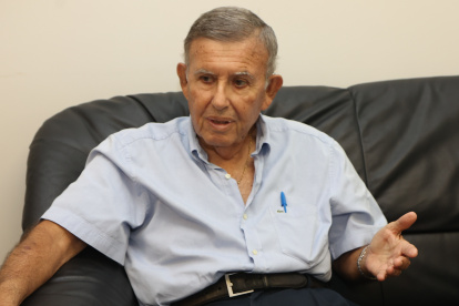 Funcionario. El director de Aseo y Mercados del Municipio durante la entrevista con EXPRESO.