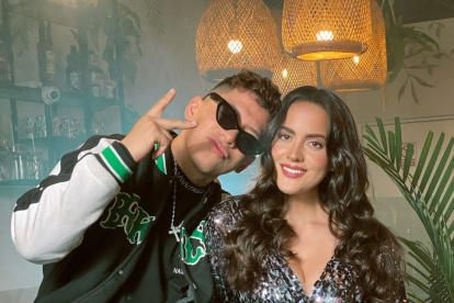 Diego Villacís junto a Sophy Mell en un tema de proyección internacional.