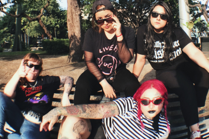 Integrantes de la banda de punk Petunias.