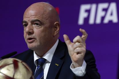 DOHA, 16/12/2022.- El suizo Gianni Infantino, presidente de la FIFA, destacó el "gran éxito" del Mundial de Qatar 2022 a falta de que se disputen dos partidos, el Croacia-Marruecos, por el tercer puesto, y la final, Argentina-Francia, este viernes en Doha. EFE/ Alberto Estévez