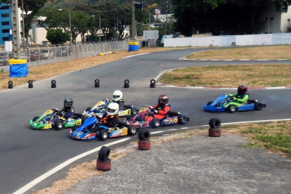 Los kartistas realizan pruebas a las 09:00; a las 16:15 inician.