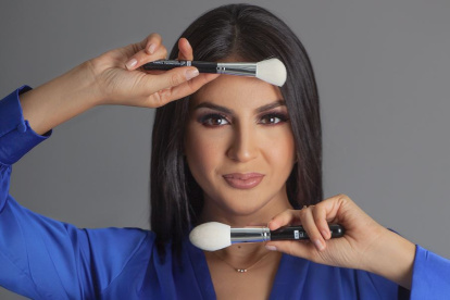 Ingeniera comercial de profesión, ha encontrado en el maquillaje un mundo que le permite compartir también con su familia.