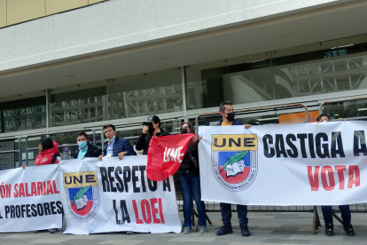Un grupo de manifestantes en un punto de Quito.