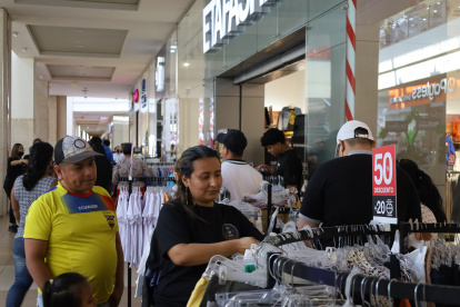 Comercio.- Las compras por la fiesta de Navidad en la recta final.