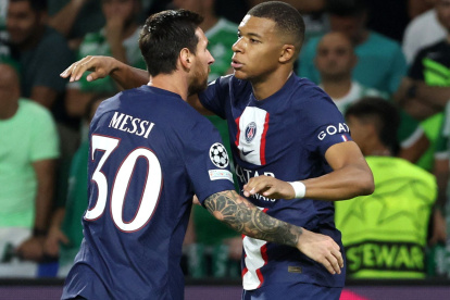 Lionel Messi y Kylian Mbappé son compañeros en el PSG, pero hoy serán rivales en la final del Mundial.