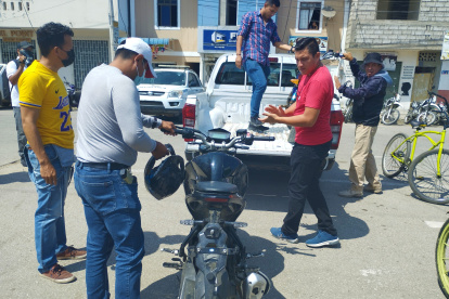 La Policía informó haber encontrado una de las motos utilizadas por los sicarios.