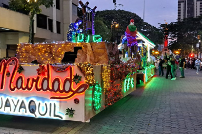 La marcha de las carrozas obligó al cierre temporal de las calles aledañas