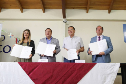 Encuentro. Las autoridades participaron a la firma del convenio.