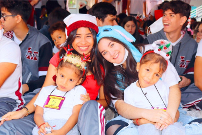 Los estudiantes de La Moderna agasajaron a niños de dos escuelas.