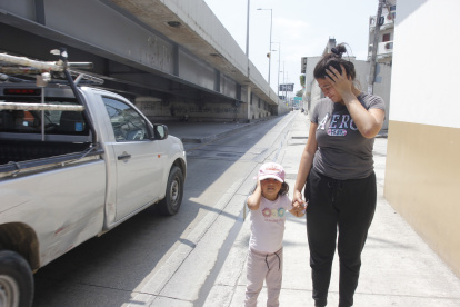 María de los Ángeles señala que son los niños los que más sufren por el ruido, al no poder descansar como se debe.