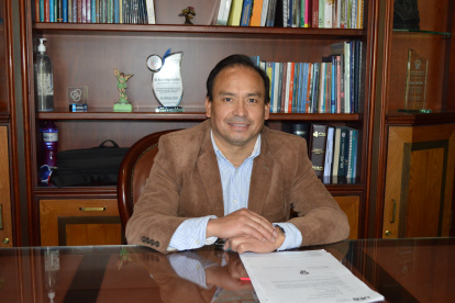 Arturo Rojas, rector de la Universidad Estatal de Bolívar, es el nuevo presidente de la Asesec.