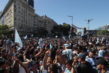 Hinchas de Argentina celebraron en Buenos Aires, tras ganar la final de la Copa del Mundo.