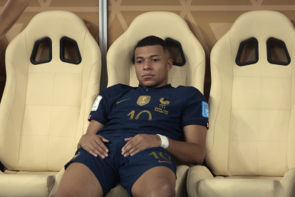 Kylian Mbappe, tras perder la final del Mundial de Fútbol Qatar 2022 entre Argentina y Francia en el estadio de Lusail (Qatar).