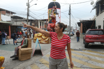 Los moradores del sector señalan los puntos que faltan ser iluminados