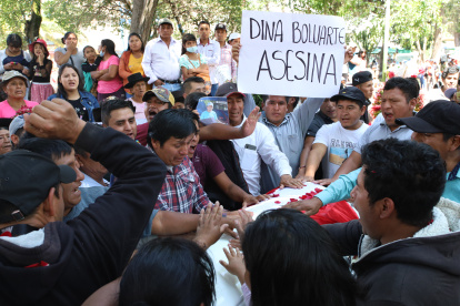 Familiares de los fallecidos en Perú por la crisis que vive el país se reúnen para honrar a sus seres queridos y pedir la renuncia de la actual presidenta, Dina Boluarte