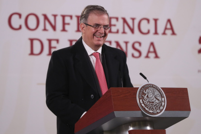 El secretario de Relaciones Exteriores de México (SRE), Marcelo Ebrard, habla del tema. EFE /