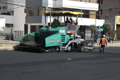 Dificultad. La carga vehicular en estas calles es pesada todo el día.