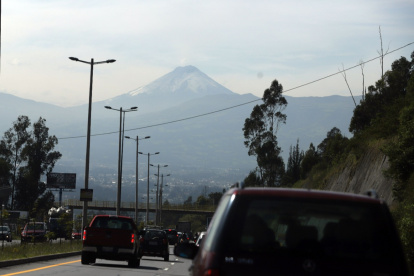 Esquivo. Desde el límite con el cantón Mejía se divisa al imponente Cotopaxi, que lucía tranquilo, tras despertar a un sector considerable del sur de Pichincha.