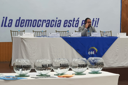 Escenario. En la delegación del Consejo Nacional Electoral se realizó el sorteo público de los grupos de candidatos que debatirán sus planes de trabajo.