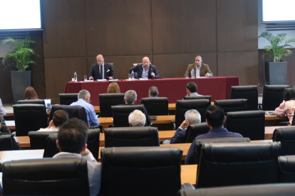 Los presidentes de los clubes ecuatorianos asistieron a Guayaquil y decidieron a favor de la norma de los foráneos.