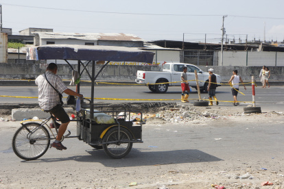 Guayaquil. Los restos fueron dejados a un costado de la vía.