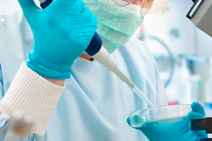 Imagen referencial, científico en laboratorio