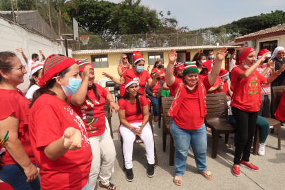 Evento. Las mujeres se emocionaron con el show de los artistas.