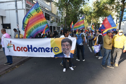 Los partidarios de Yunda cerraron por algunos minutos la calle aledaña al Tribunal Contencioso Electoral.