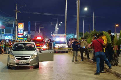 Incidente. El carro que conducía Edwin Villacrés quedó en media calle.