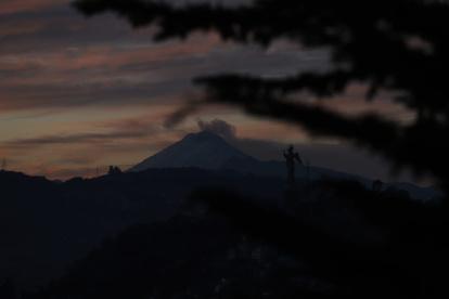 La columna de ceniza se desplazó con dirección al sur.