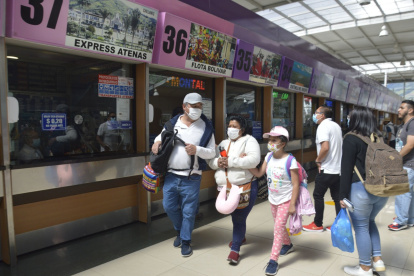 Desde la tarde este viernes la afluencia en el terminal de Quitumbe comienza a incrementar.