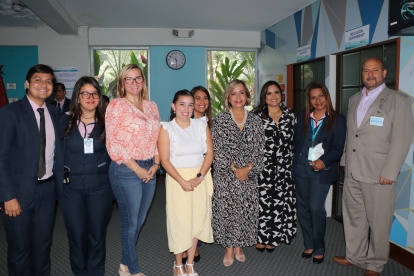 David Vélez, Claudia Pérez, María Fernanda Enderica , María José Amezcua, Jalime Bumachar, Patricia Ayala de Coronel (rectora), Ángeles Chávez, Verónica Duran y Daniel Saab.