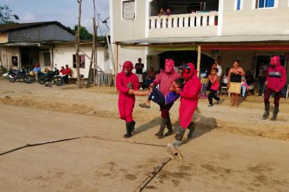 Tradición. Los diablicos recorren estos días los pueblos de la Península.