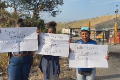Esmeraldas. Familiares del reciclador hacen plantón fuera del botadero.
