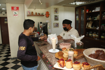 Dulces. Los postres también han sido invadidos por el espíritu navideño al incluir en su receta el rompope.