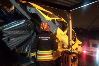 Extracción. El automóvil fue llevado a los patios de retención vehicular.