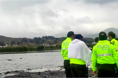 La Policía realizó la búsqueda de las víctimas en el lugar.