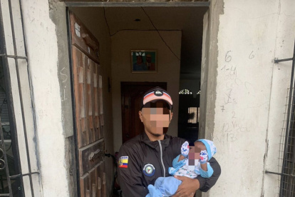 Hallazgo. Las autoridades llegaron hasta la vivienda de la mujer que secuestró al menor. Ella y su esposo fueron detenidos por las autoridades. 2. Versión. La mujer de la foto, según la versión de su esposo, estuvo embarazada pero perdió al bebé y pretendía reemplazarlo con el pequeño Liam.