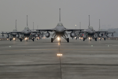 Foto de archivo de aviones de combate de la Fuerza Aérea de Taiwán durante un simulacro militar. EFE / RITCHIE B. TONGO
