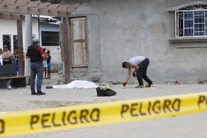 En el sitio encontraron ocho indicios balísticos. El fallecido no tenía antecedentes penales