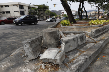 Así permanece el parque ubicado en la avenida Las Aguas y la calle Dr. Jorge Maldonado, en Urdesa