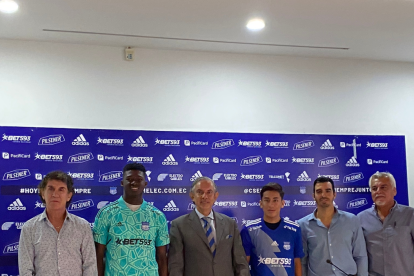 Firmaron contrato con Emelec por 4 temporadas.